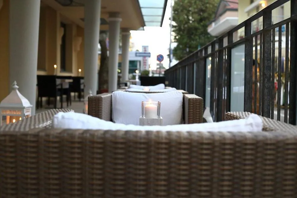 Hotel Estense 벨레지아아지마리나